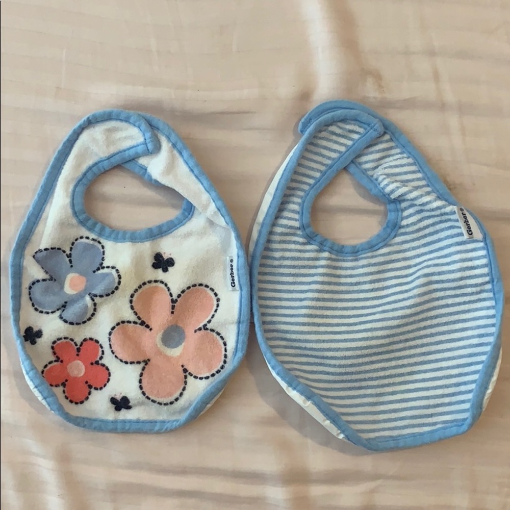 Bundle of 2 Bibs